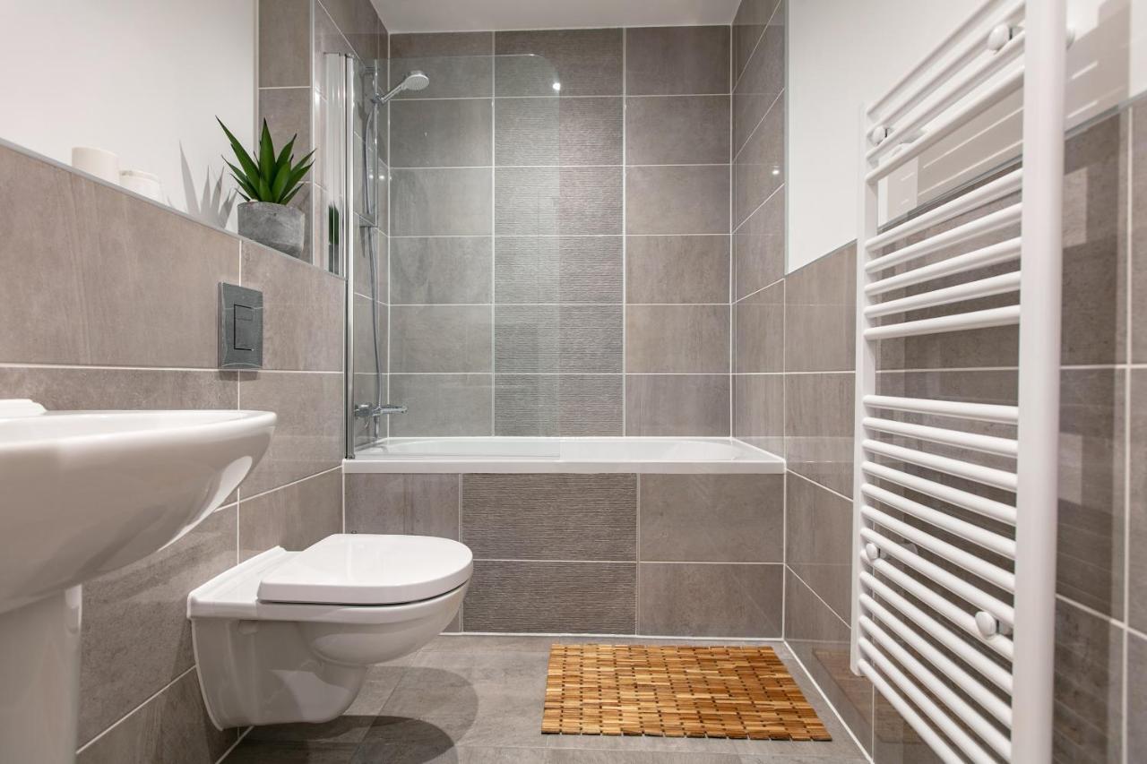 City Centre - Free Parking - Stylish 2 Bedroom Apartment บริสตอล ภายนอก รูปภาพ