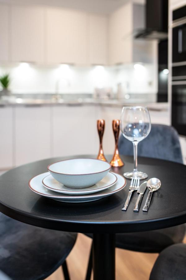 City Centre - Free Parking - Stylish 2 Bedroom Apartment บริสตอล ภายนอก รูปภาพ