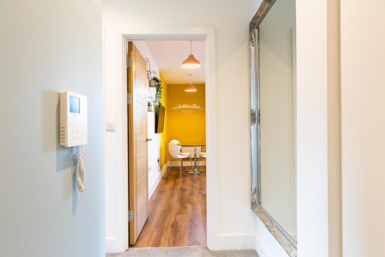 City Centre - Free Parking - Stylish 2 Bedroom Apartment บริสตอล ภายนอก รูปภาพ